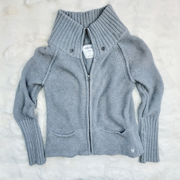 American Eagle Outfitters Sweaters - 🕊️American Eagle Gray Zip Up Sweater size Small
